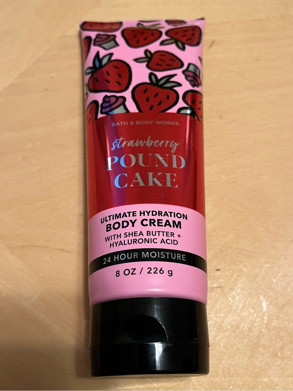 Bath & Body Works Strawberry Pound Cake Ultimate Hydration Body Cream 8 oz. - Picture 2 of 5